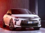 Lancia представила “заряженный” Ypsilon HF