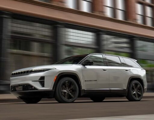 Представлен Jeep Wagoneer S с двумя электромоторами на 608 л.с. и разгоном до “сотни” за 3,4 с