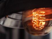 Когда не будет света по 12 часов: как украинцев делят на очереди отключений