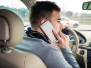 В Подмосковье начали штрафовать водителей за разговор по телефону за рулем