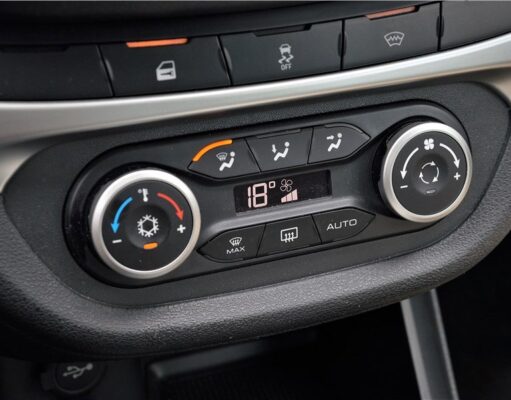 В России предложили обязать автопроизводителей оставлять физические кнопки в автомобили