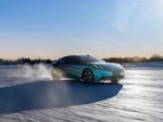 Седан Lynk & Co получит гибридную силовую установку