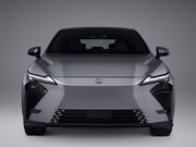 Lexus ES получил кузов универсал, но только на экране