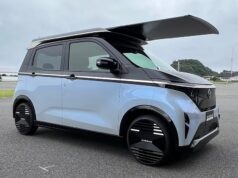 Nissan представила солнечную панель для своего электрокара