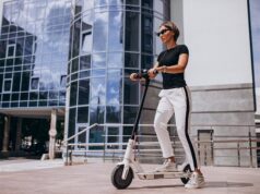 Минтранс отказался от введения водительских прав для электросамокатов, но ужесточит возрастные правила