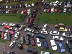 В Москве назвали районы с самыми дорогими и дешевыми парковками со шлагбаумом