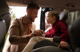 В России начали действовать штрафы за нарушение правил перевозки детей