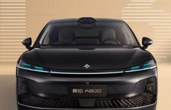 Новый седан GAC Hyptec A800 получил три электромотора и продвинутый автопилот