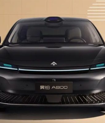 Новый седан GAC Hyptec A800 получил три электромотора и продвинутый автопилот