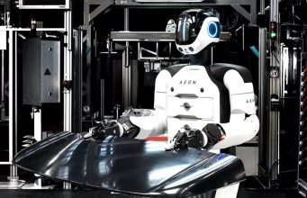 BMW «нанял» гуманоидных роботов для сборки батарей