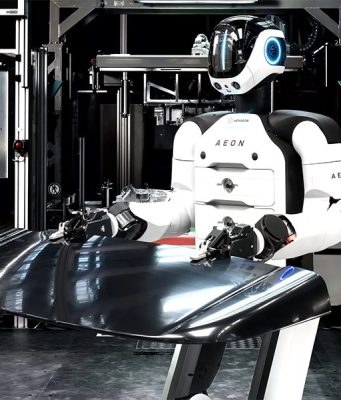 BMW «нанял» гуманоидных роботов для сборки батарей