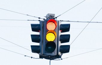 Большинство светофоров Москвы перейдет на интеллектуальное управление