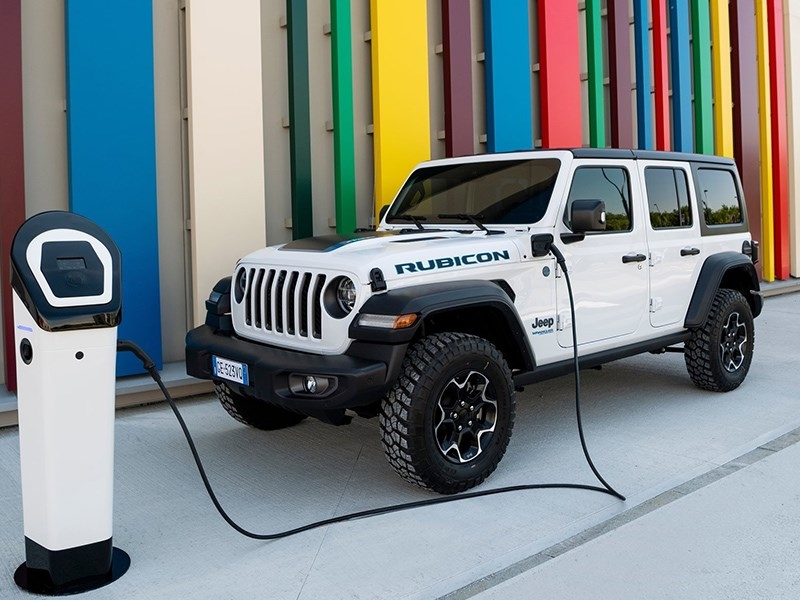 Jeep выпустил гибридный Wrangler