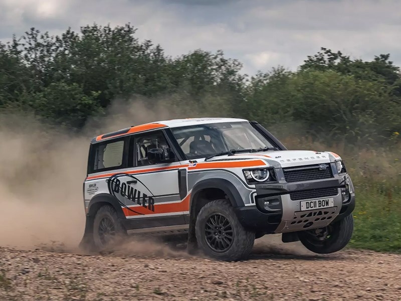 Land Rover Defender превратили в раллийный болид 